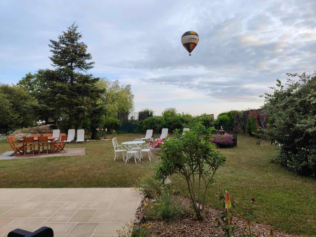 Hotel La Family Montreuil-en-Touraine Exterior foto